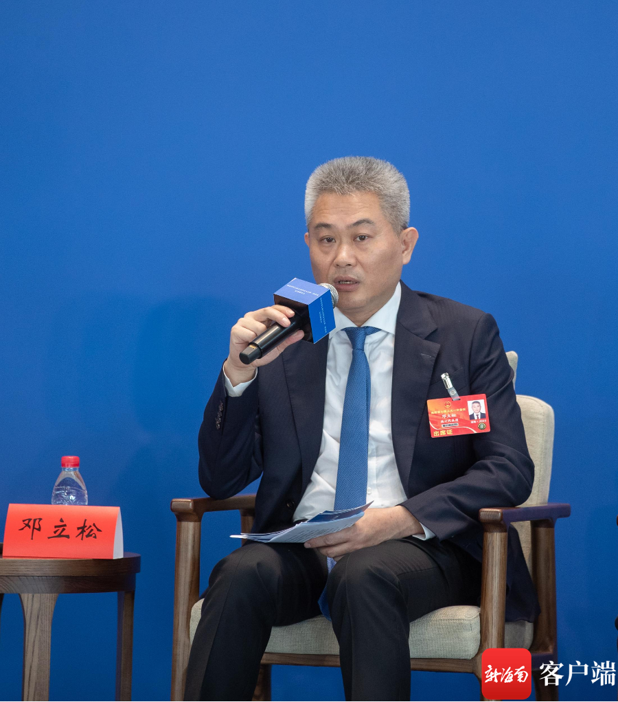 省人大代表,中共海口市委常委,市人民政府常务副市长邓立松.