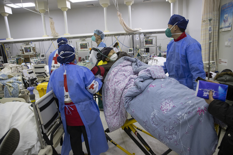 直击瑞金医院急诊抢救室:我们已经是满负荷救治