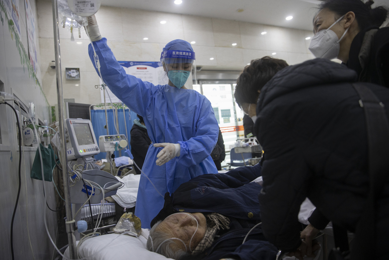 直击瑞金医院急诊抢救室:我们已经是满负荷救治|护士_新浪财经_新浪网