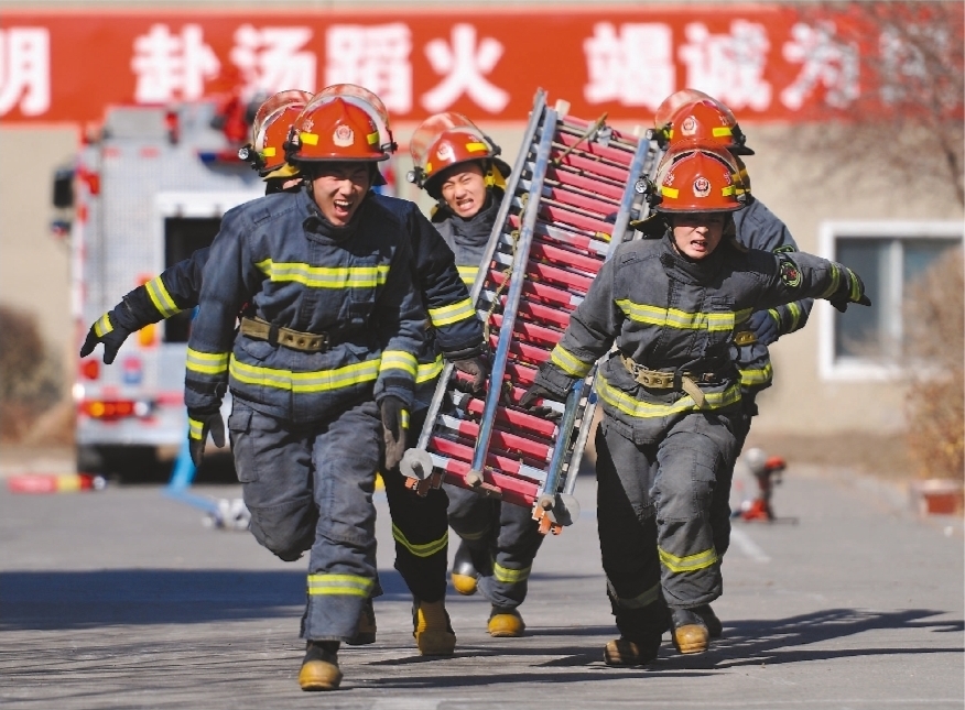 所有的汗水都只为你需要的那一刻,沈阳市启工消防救援站积极训练.