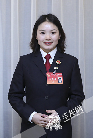 重庆市人大代表杨芳.首席记者 李文科 摄