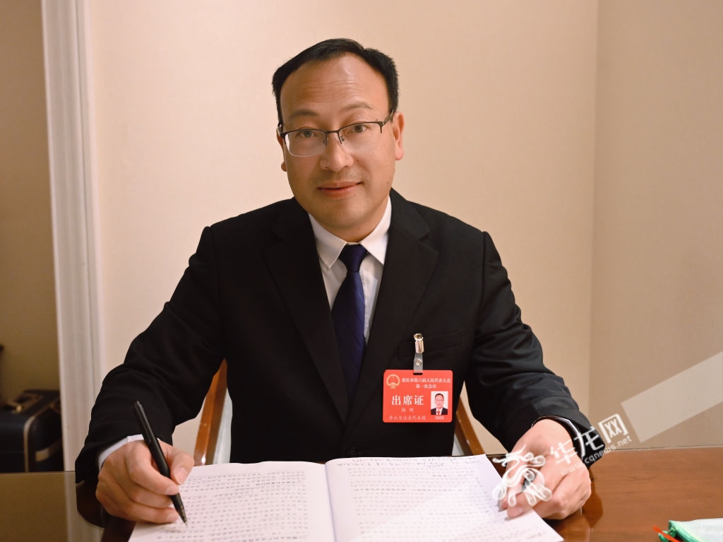 重庆市人大代表杨刚.华龙网-新重庆客户端首席记者 佘振芳 摄
