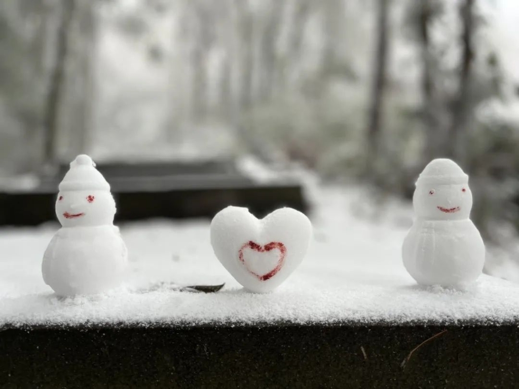 小雪人栩栩如生,甚至可爱.巴南区融媒体中心供图