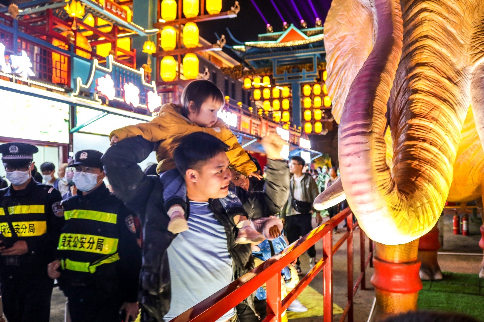 新春走基层丨“南宁之夜”盛大开街 春节游玩再添好去处_手机新浪网