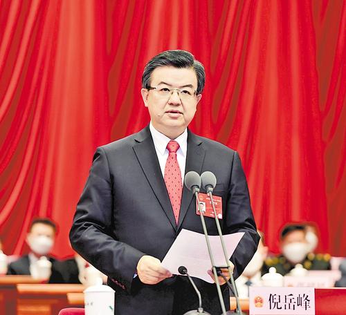 省委书记,省人大常委会主任倪岳峰主持会议并讲话.