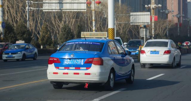 新疆库尔勒市:2000余辆出租车为森林消防科普代言