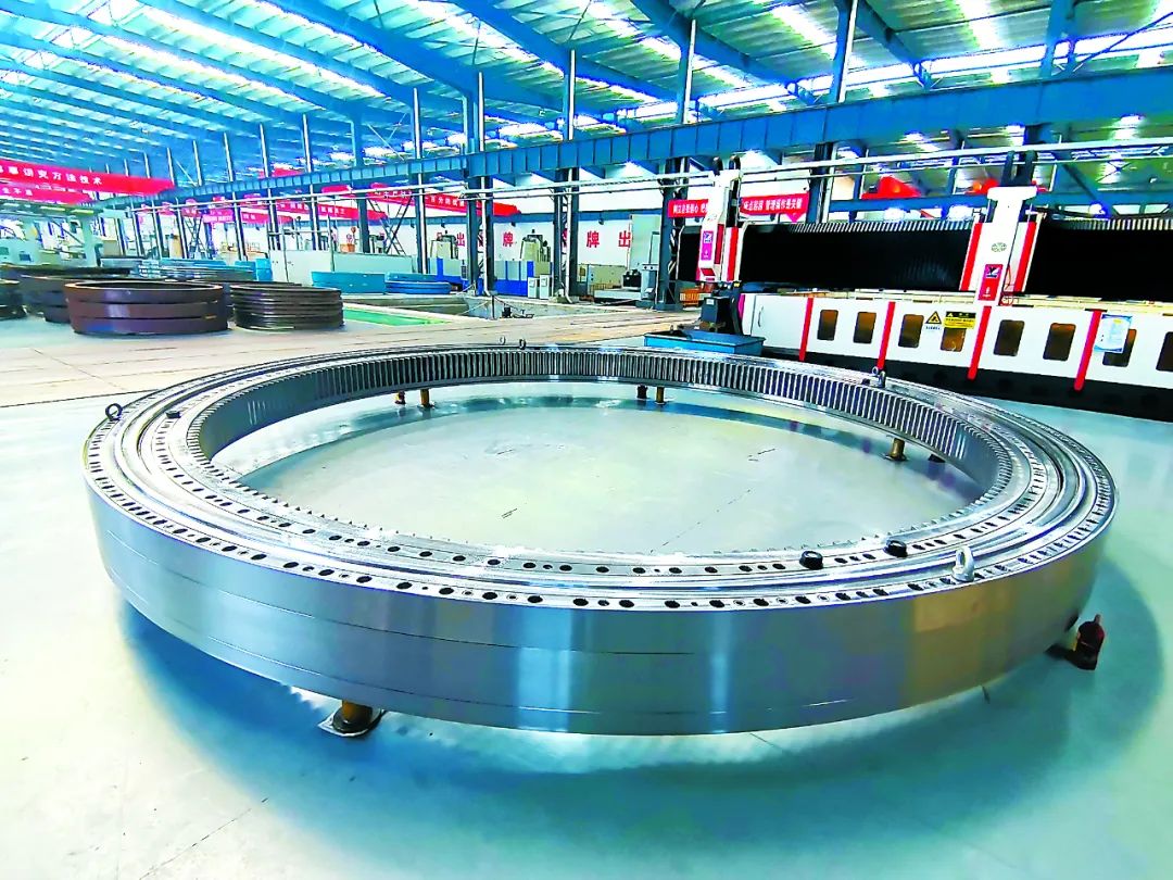 我国自研超大型盾构机用直径8米主轴承.(中科院金属所 供图)