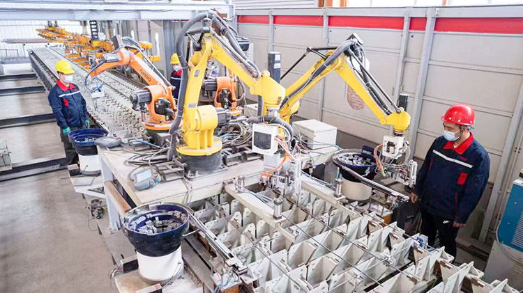 河北雪龙机械制造有限公司生产车间自动化生产线. 娄雅坤摄