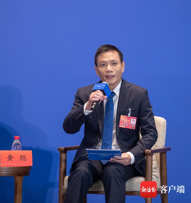 省人大代表,中共白沙黎族自治县委副书记,县人民政府县长黄聪.