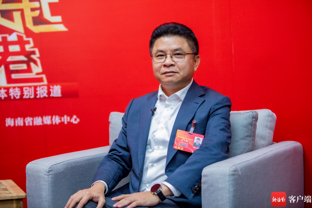 海南省人大代表,乐东黎族自治县委副书记,县长黄文聪.记者 吴兴财 摄