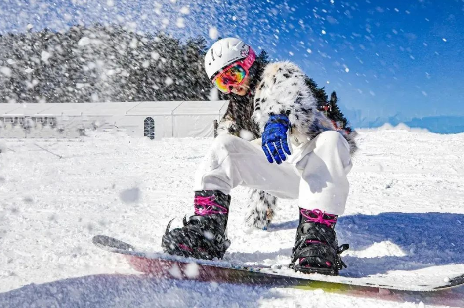 　　往明月山玩一场滑雪