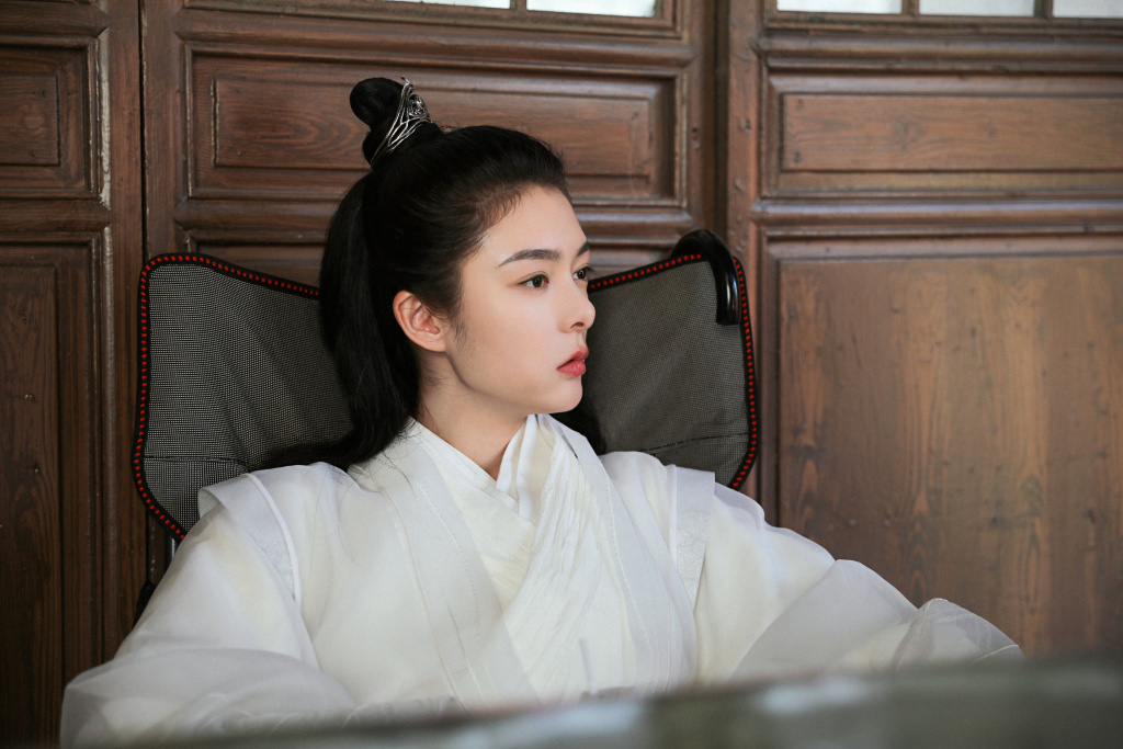 傅菁主演剧集《云中谁寄锦书来》收官 发布古装造型拍摄花絮