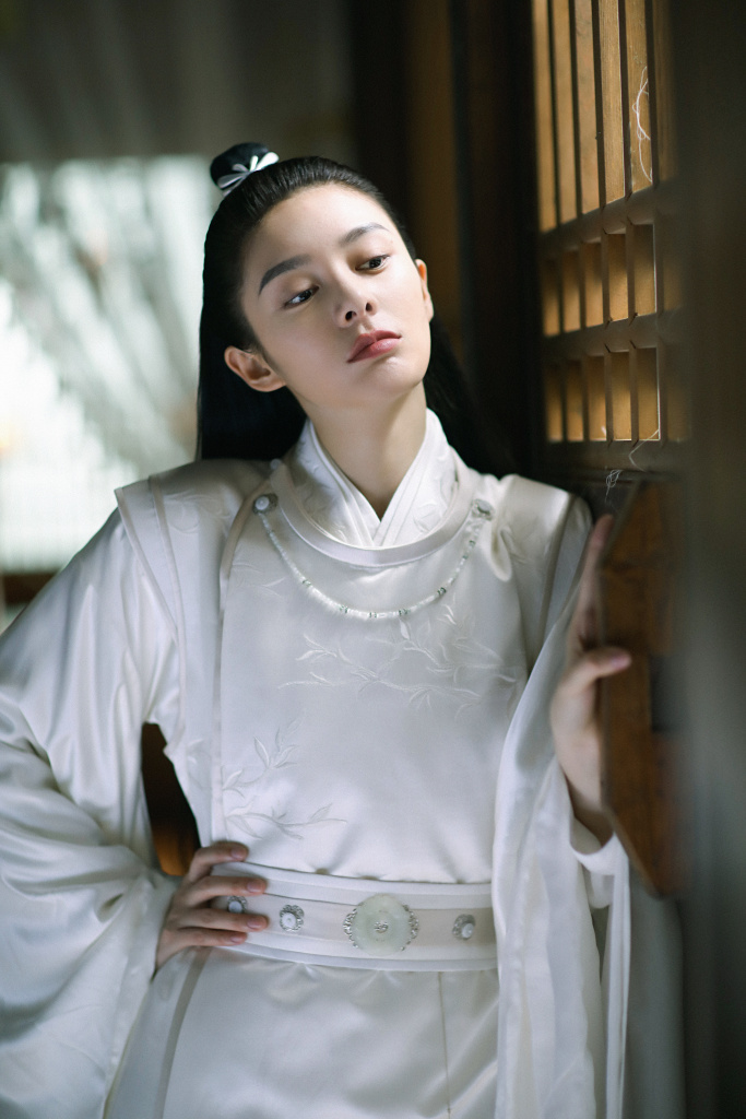 傅菁主演剧集《云中谁寄锦书来》收官 发布古装造型拍摄花絮