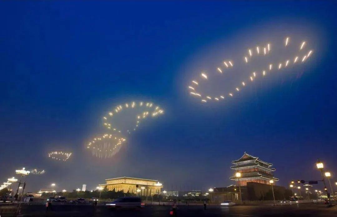 北京奥运会开幕式上的“大脚印”烟花，图源Caistudio