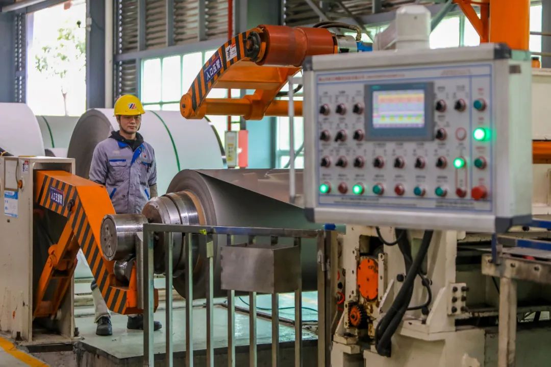 肇庆宏旺金属实业有限公司生产车间。王振宇 摄