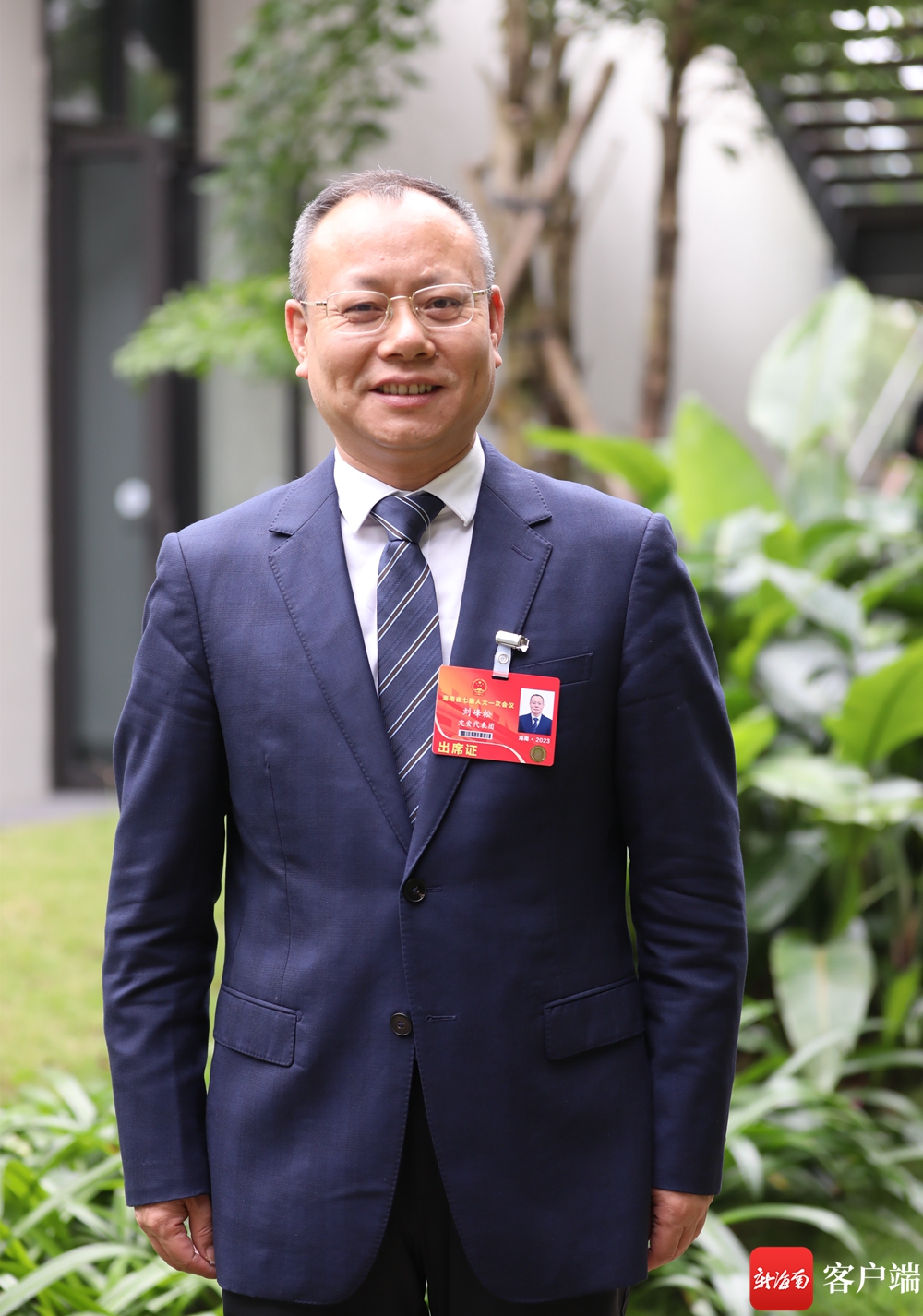 海南省人大代表,中共定安县委书记刘峰松.程守满 摄