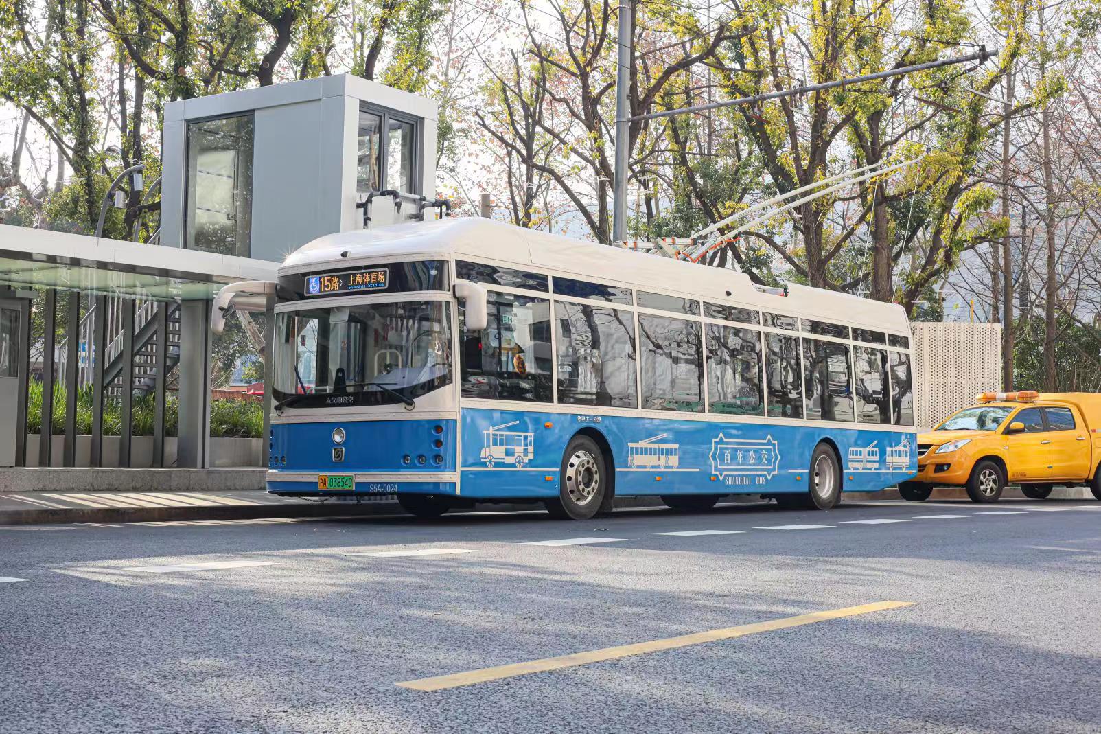 辞旧迎新,上海无轨电车全面完成更新换代|电车_新浪财经_新浪网