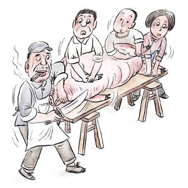 杀猪匠在左邻右舍青壮年的帮助下把肥猪按在大木板上,挥起长刀对准