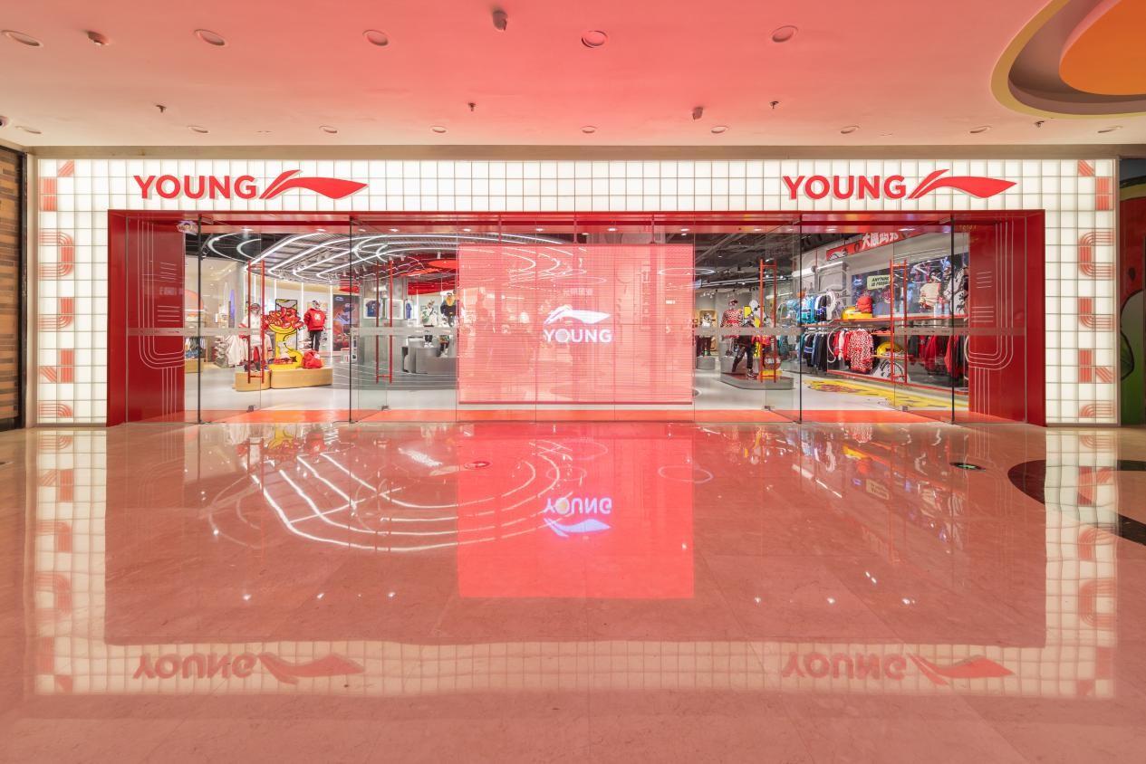 李宁young 全新店铺形象落地 秉承专业运动精神，探索品牌向上之路青少年训练升级篮球科技手机新浪网 