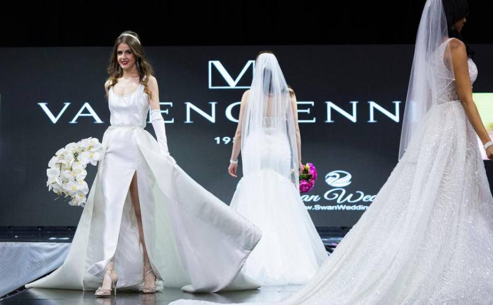2023年加拿大婚礼展时尚婚纱秀展示新款婚纱