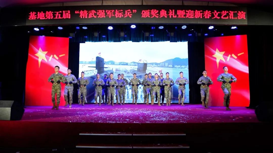 ▲合唱《新一代革命军人最荣光》