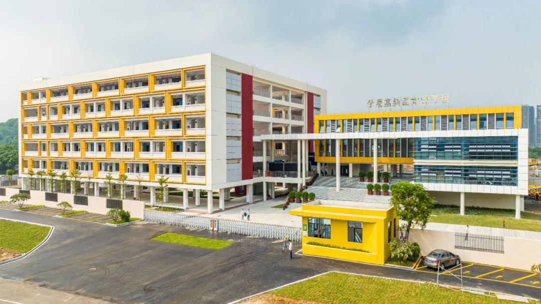 肇庆高新区育才学校首期工程正式投入使用。