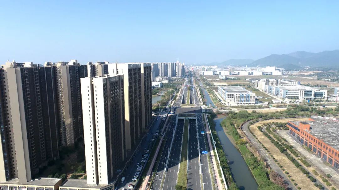 肇庆高新区首座下穿隧道工程——创新大街升级改造项目正式建成通车。