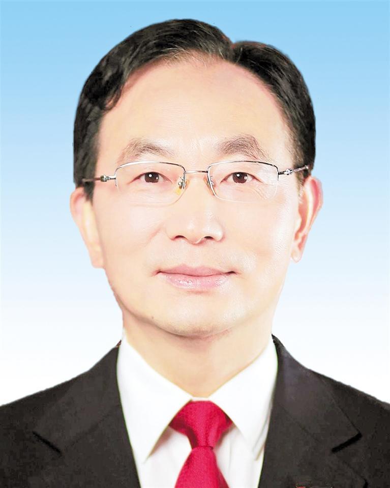 法学博士,中共党员,现任贵州省高级人民法院院长,党组书记,省委政法委