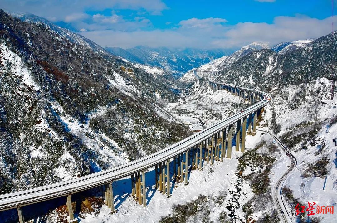 ↑雅西高速冰雪路段 资料图