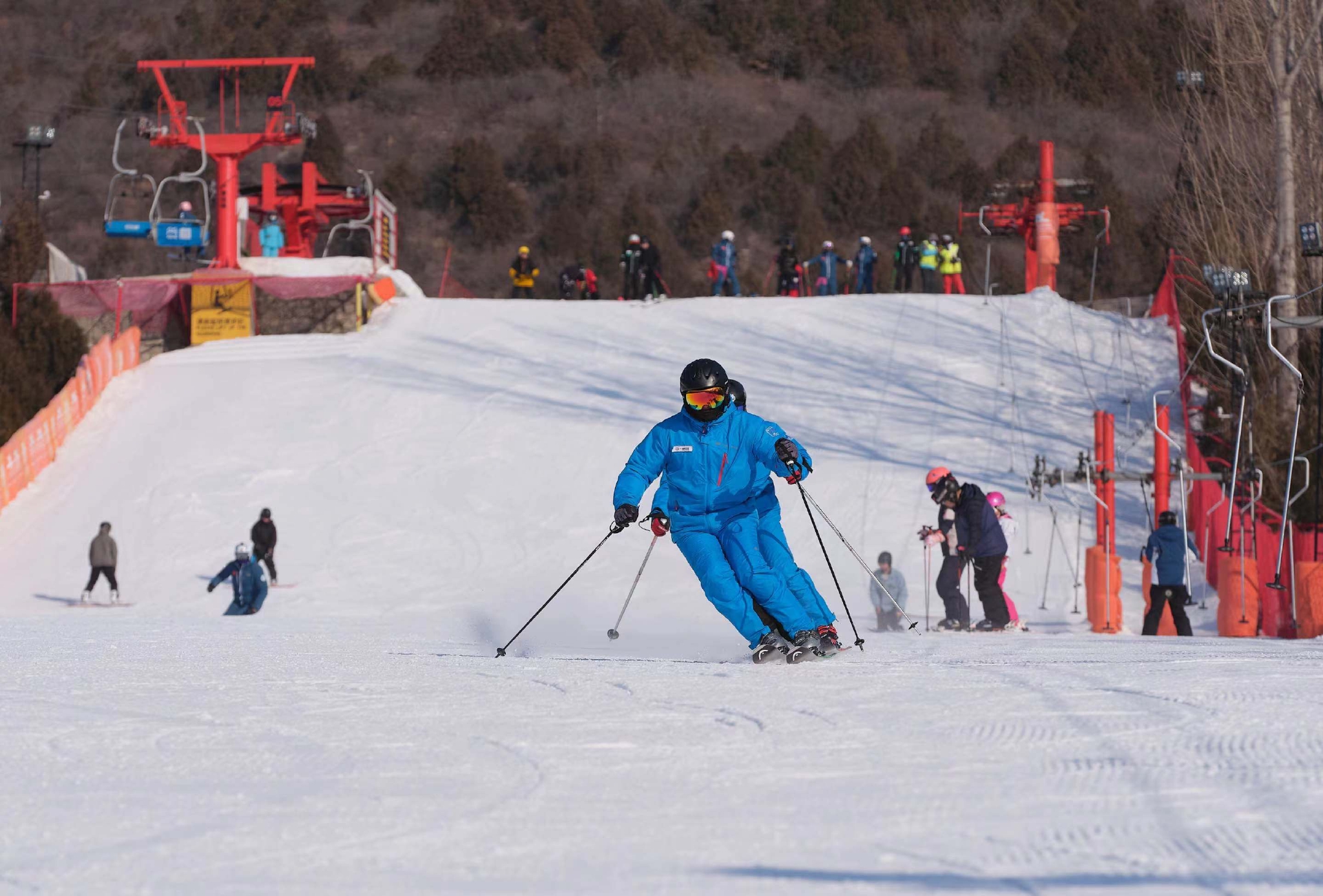 就当前的中国冰雪旅游发展而言,还是以冰雪观光休闲为主,滑雪度假还
