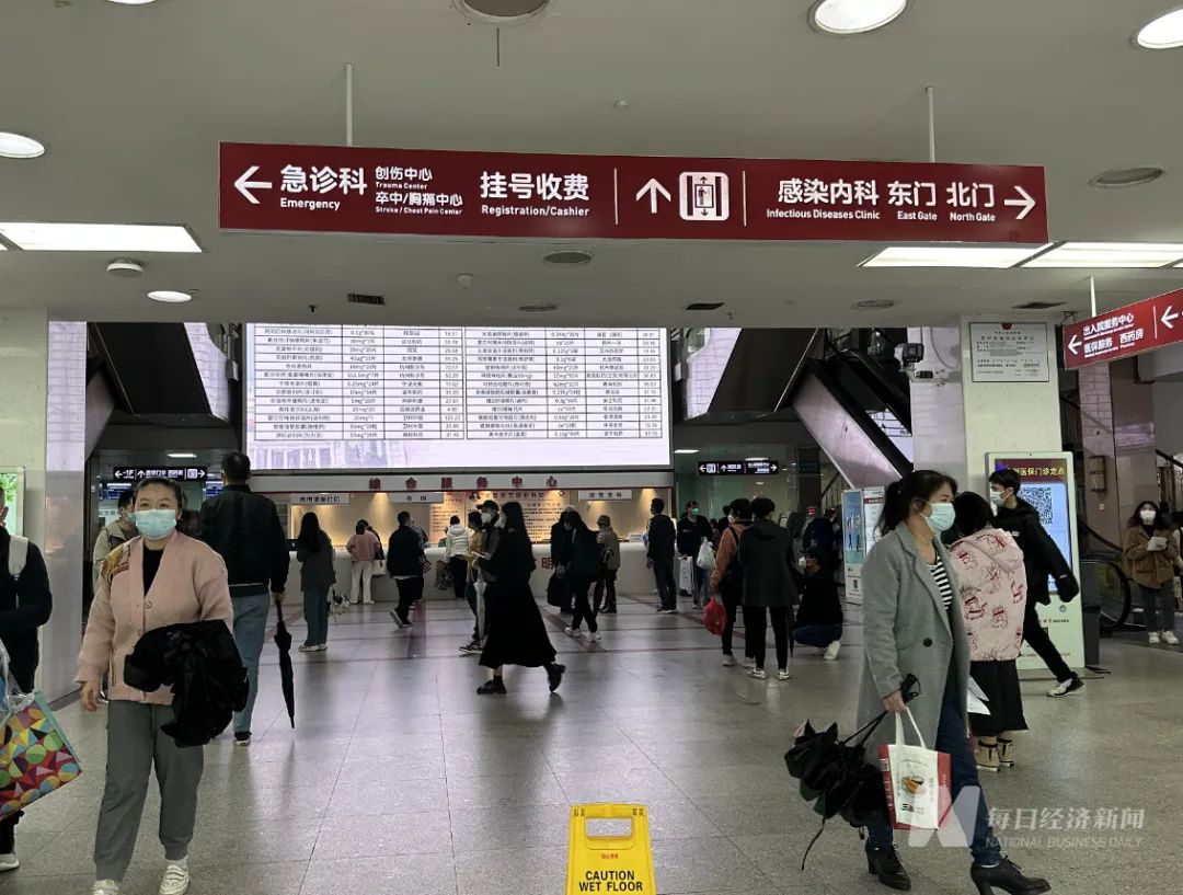 南方医科大学南方医院大厅 图片来源:每经记者 金喆 摄