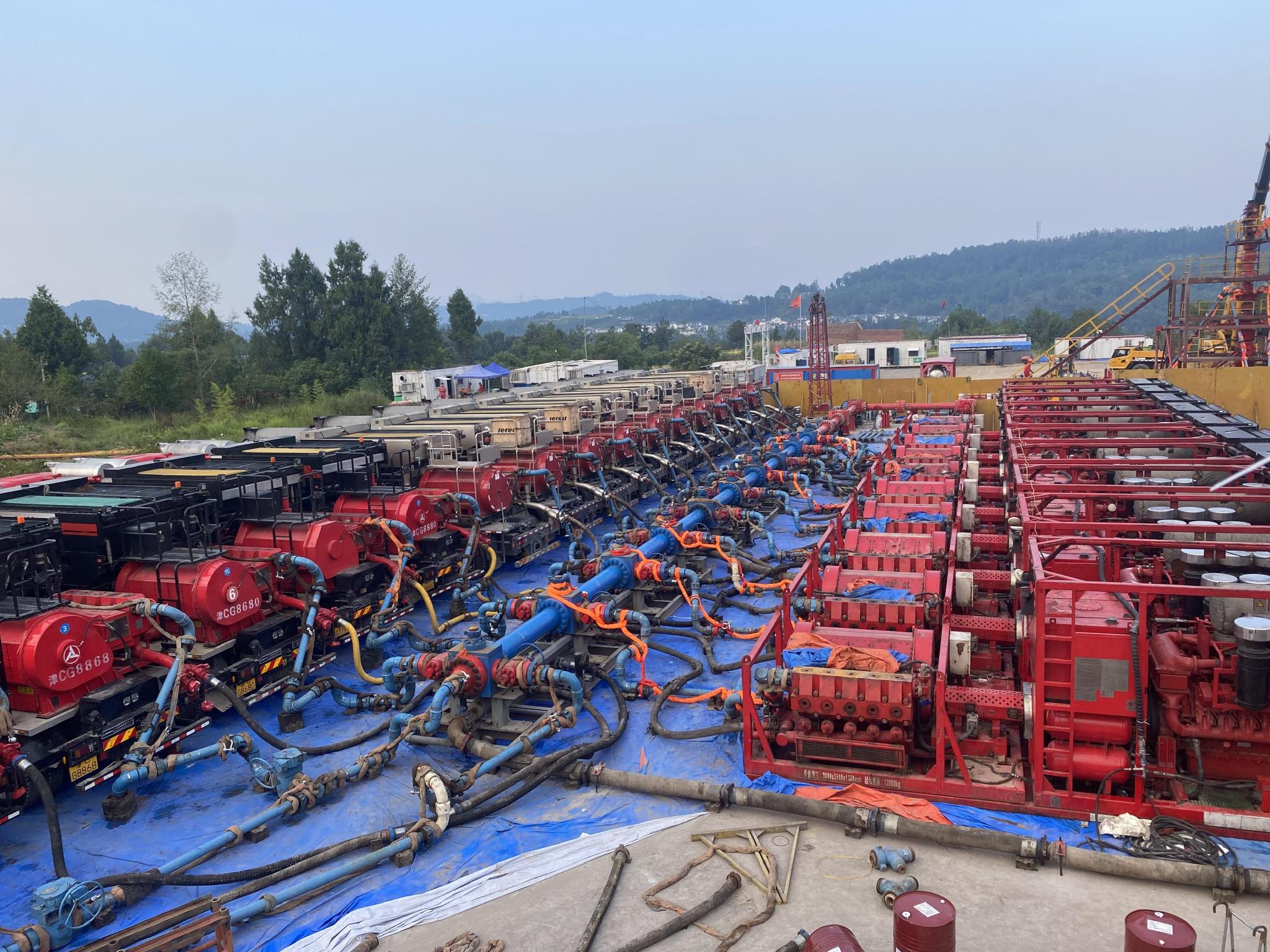 巴中1hf井压裂现场.