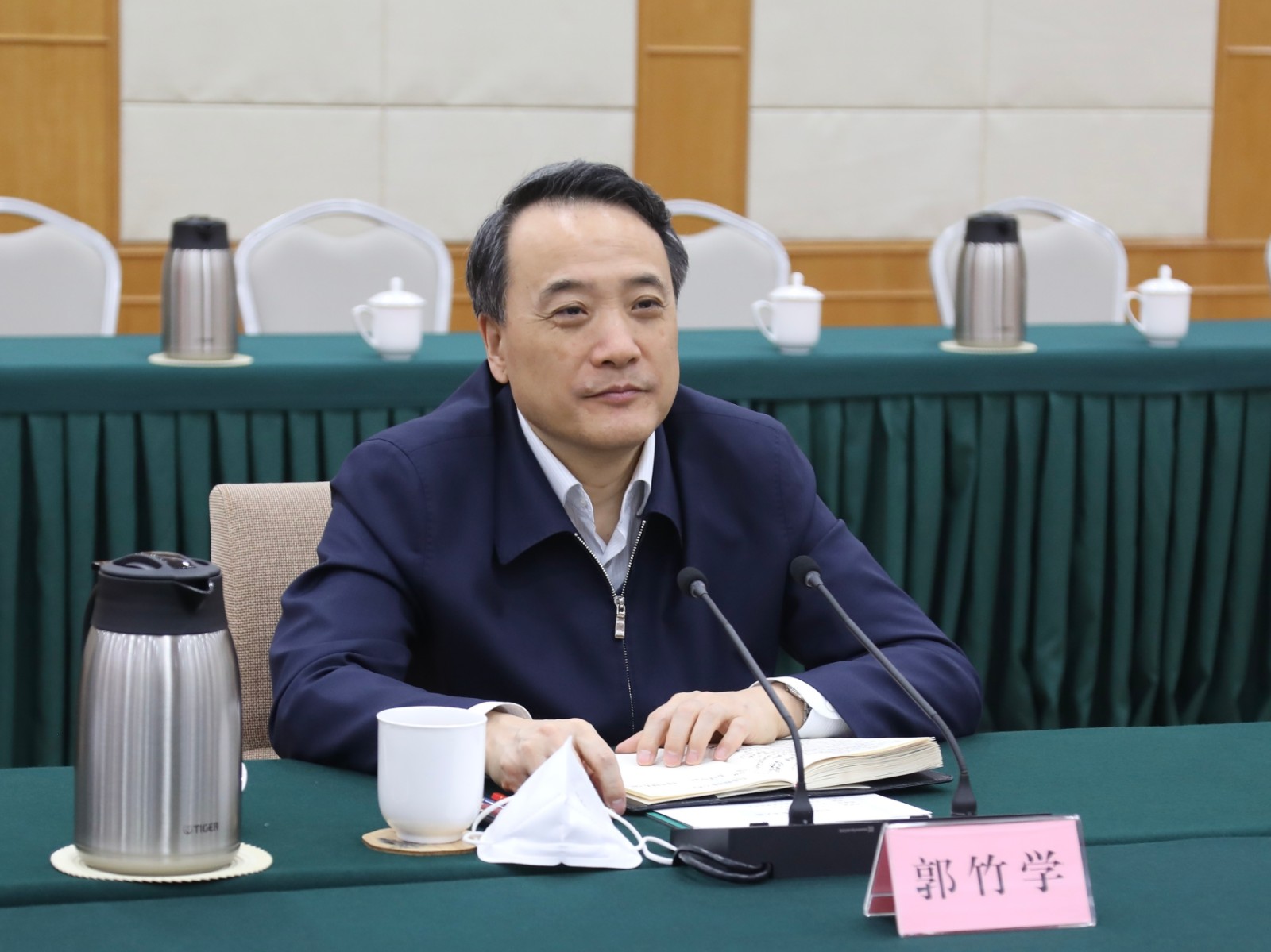 郭竹学总经理对迟京涛总经理一行的到访表示热烈欢迎.