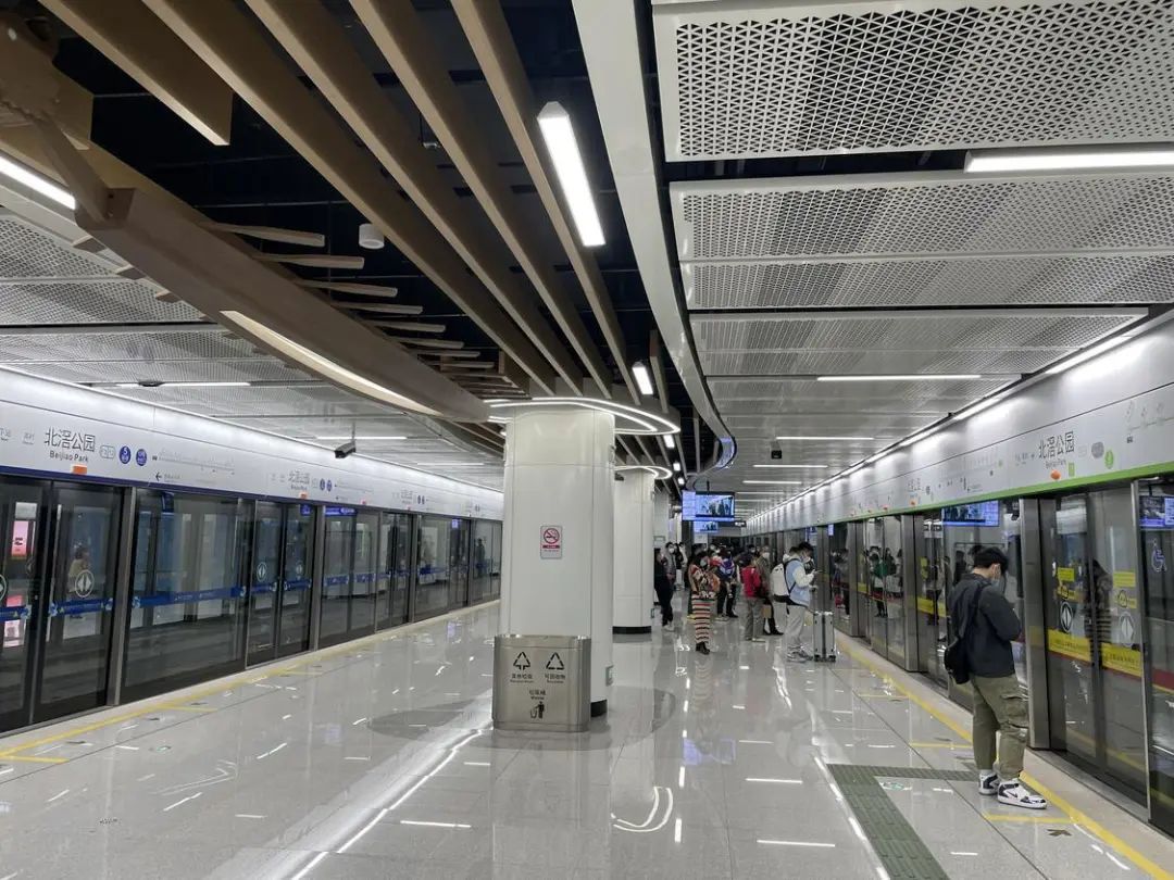 图为佛山地铁3号线首通段北滘公园站,这里可实现与广州地铁7号线换乘.