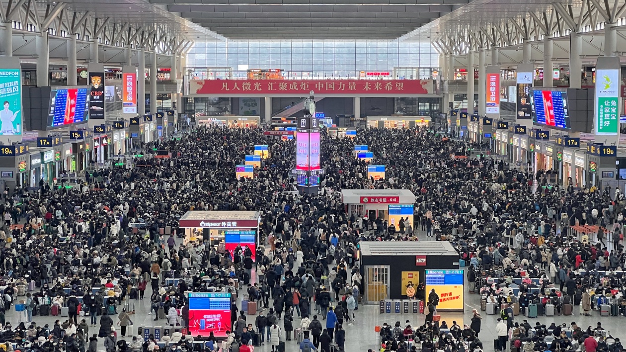1月19日,虹桥火车站候车大厅