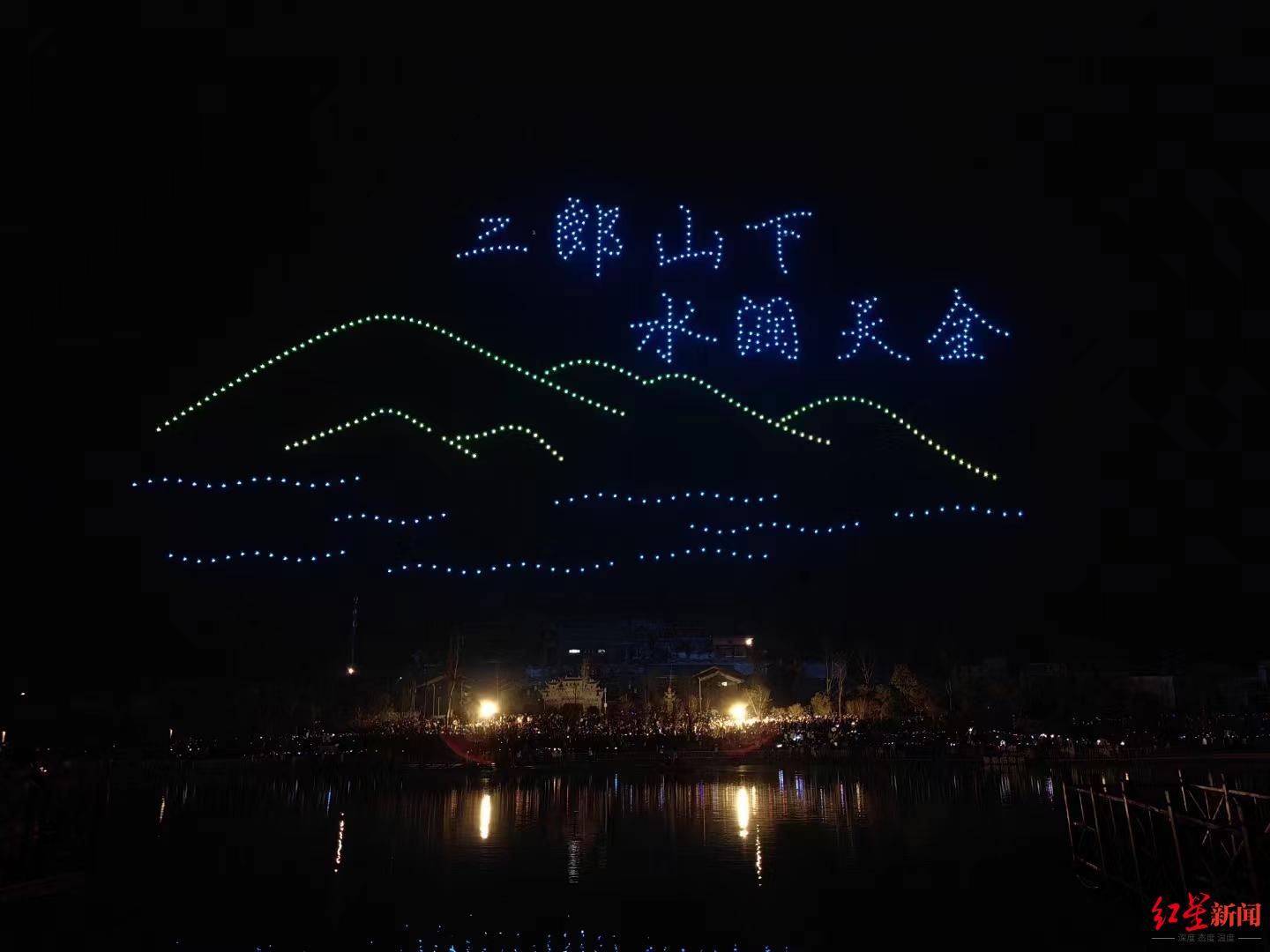 ↑1月19日晚，雅安市天全县官方举行的无人机秀