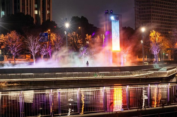 图说:上海紫气东来公园夜景