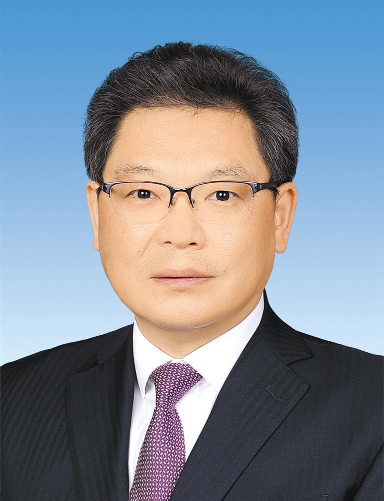 任振鹤,男,土家族,1964年2月出生,中央党校研究生学历,中共党员.