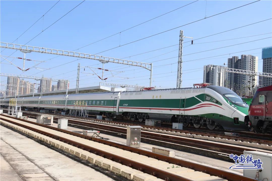"高原版"复兴号结合现有高原双源电力机车研制专门适应云南地区高海拔