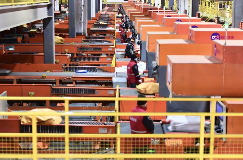 河北:快递车辆运输忙 物流基地迎战节前购物季|廊坊市_新浪财经_新浪