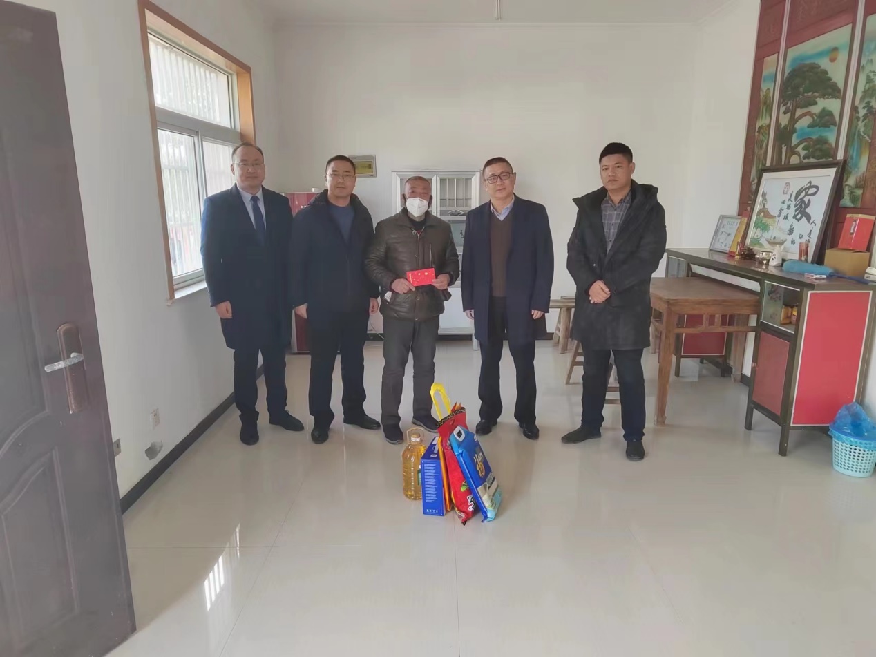 困难群众)1月13日以来,安徽长丰科源村镇银行党总支书记,董事长王苏云