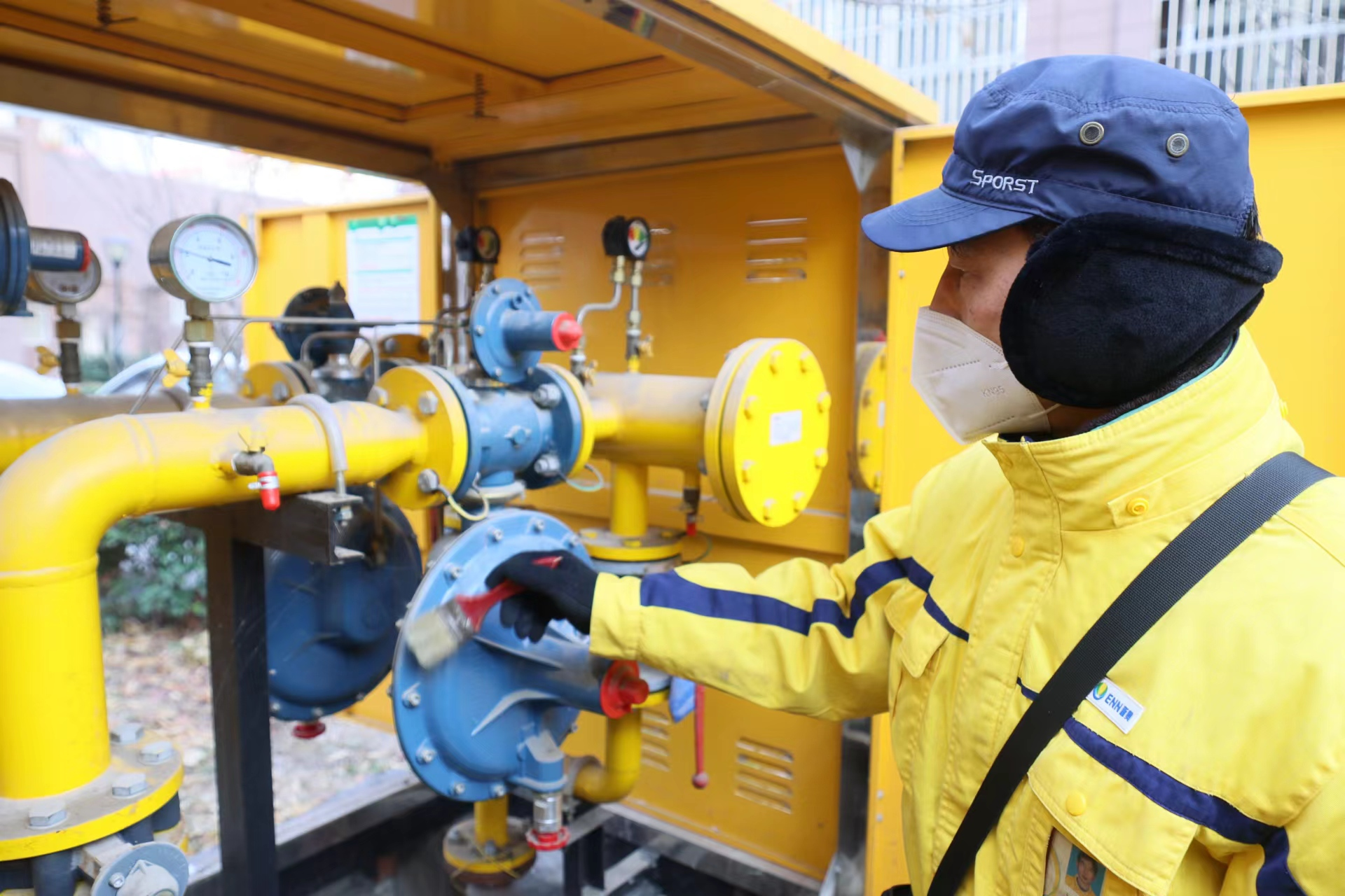 网络中国节·春节|燃气巡线员守护千家万户"烟火气"