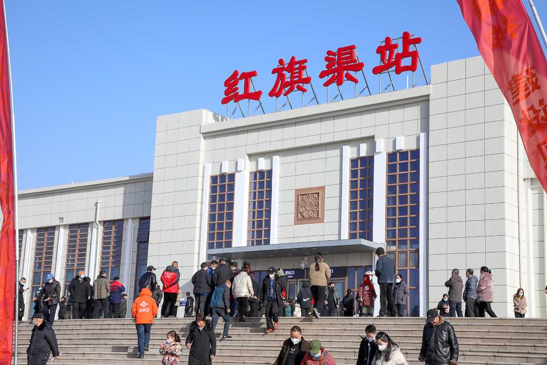 河南安阳林州红旗渠站客运开通运营.郭荣摄