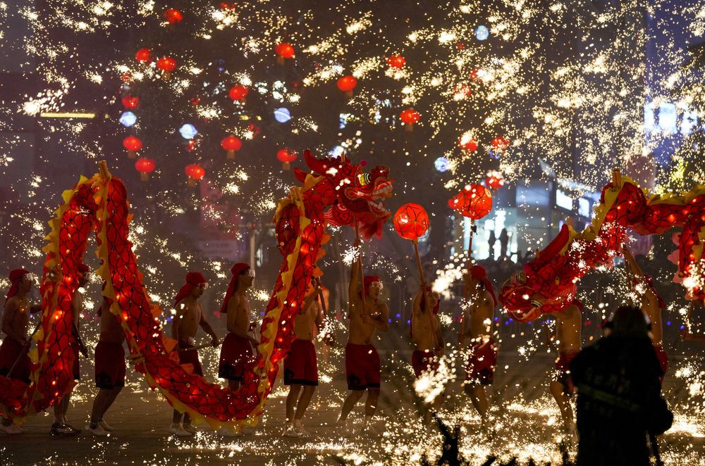 重庆铜梁传统龙灯成富民新产业