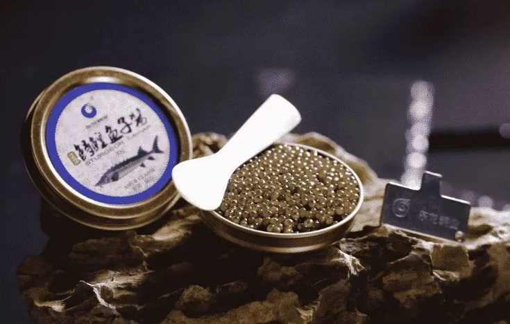 抚远市享有「中国鲟鳇鱼之乡」的美誉,当地人制作鲟鳇鱼子酱远销全国.