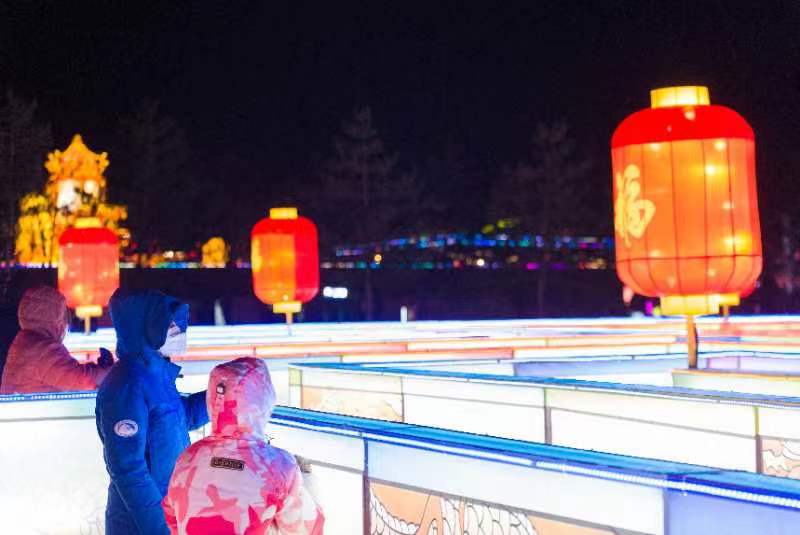 北京世园公园花灯艺术节与冰雪嘉年华两档大型活动在春节期间同时举办。北京世园公园供图