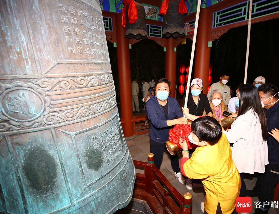 三亚南山寺撞钟迎新春 欢喜过大年_手机新浪网