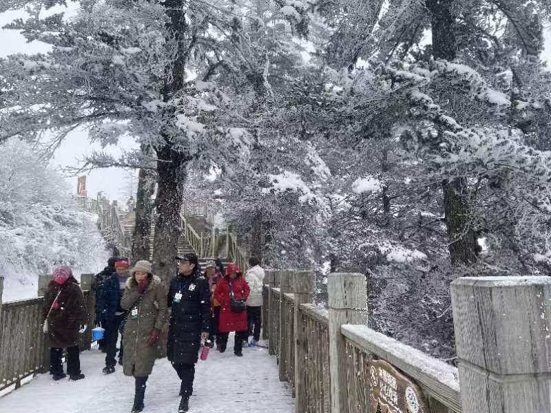 成都春节耍法多！西岭雪山迎瑞雪、西博城里开飞机