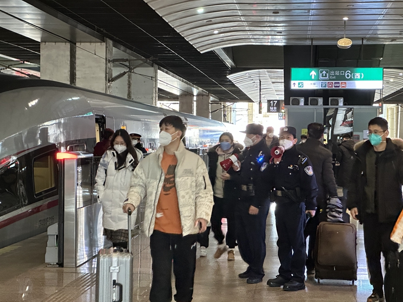 除夕里的平安“警色”