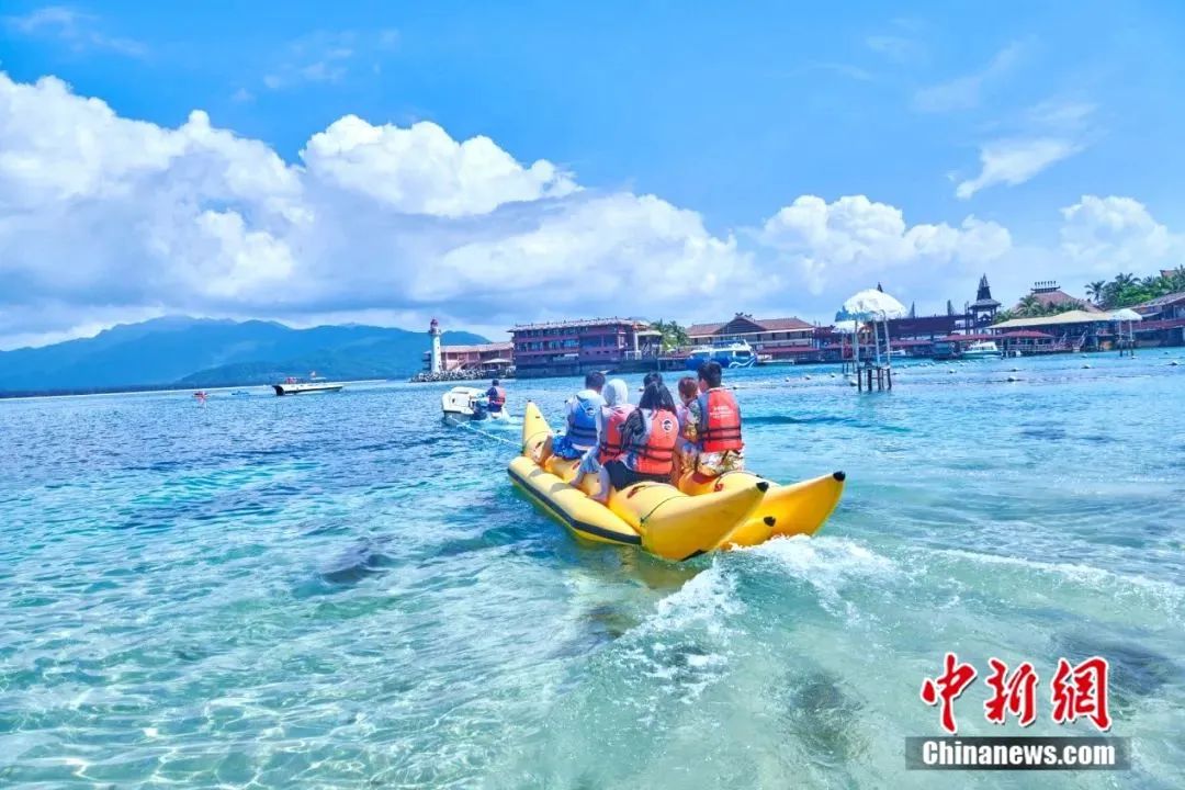 游客体验海上项目.郑立品供图